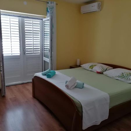 מאקרסקה Guest House Lucija מראה חיצוני תמונה